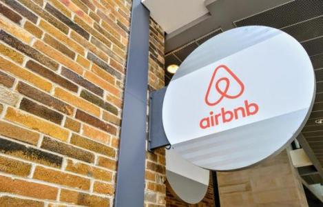 Airbnb’s second-quarter net profit was $379 million, turning losses into profits: bookings hit a record high in a single quarter